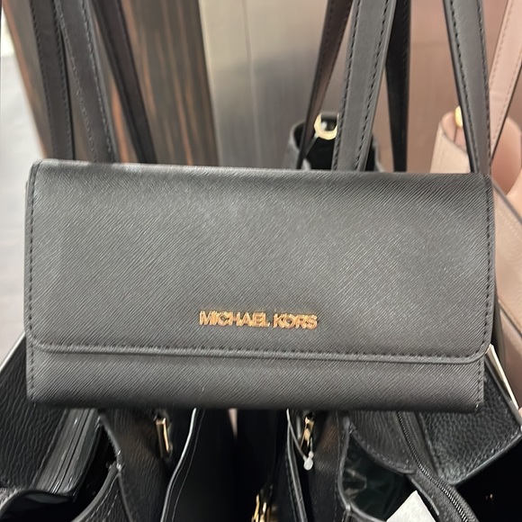 MICHAEL KORS JET SET TRAVEL LARGE TRIFOLD WALLET BLACK COLOR - Picture 2 of 16